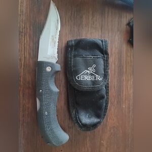 Gerber Gator 650 Lockback Black Folding with Sheath